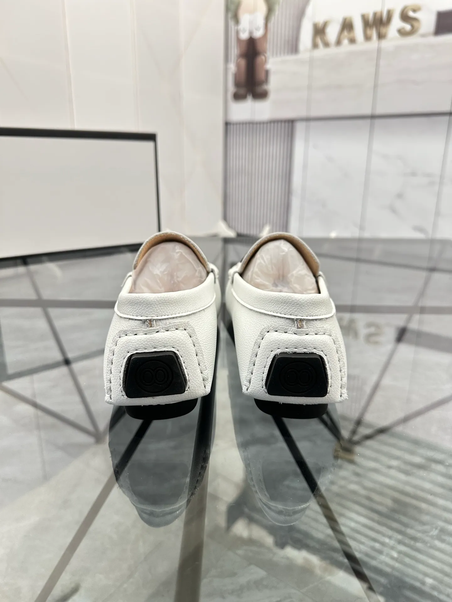 Men's shoes: 💰P400¥ Product trademark: Gucci* "Gucci*" Doudou shoes Regular size: 38-44 (can be customized to 45.46.) Product materials: imported cowhide upper, genuine leather lining, original outsole. No.: 0001